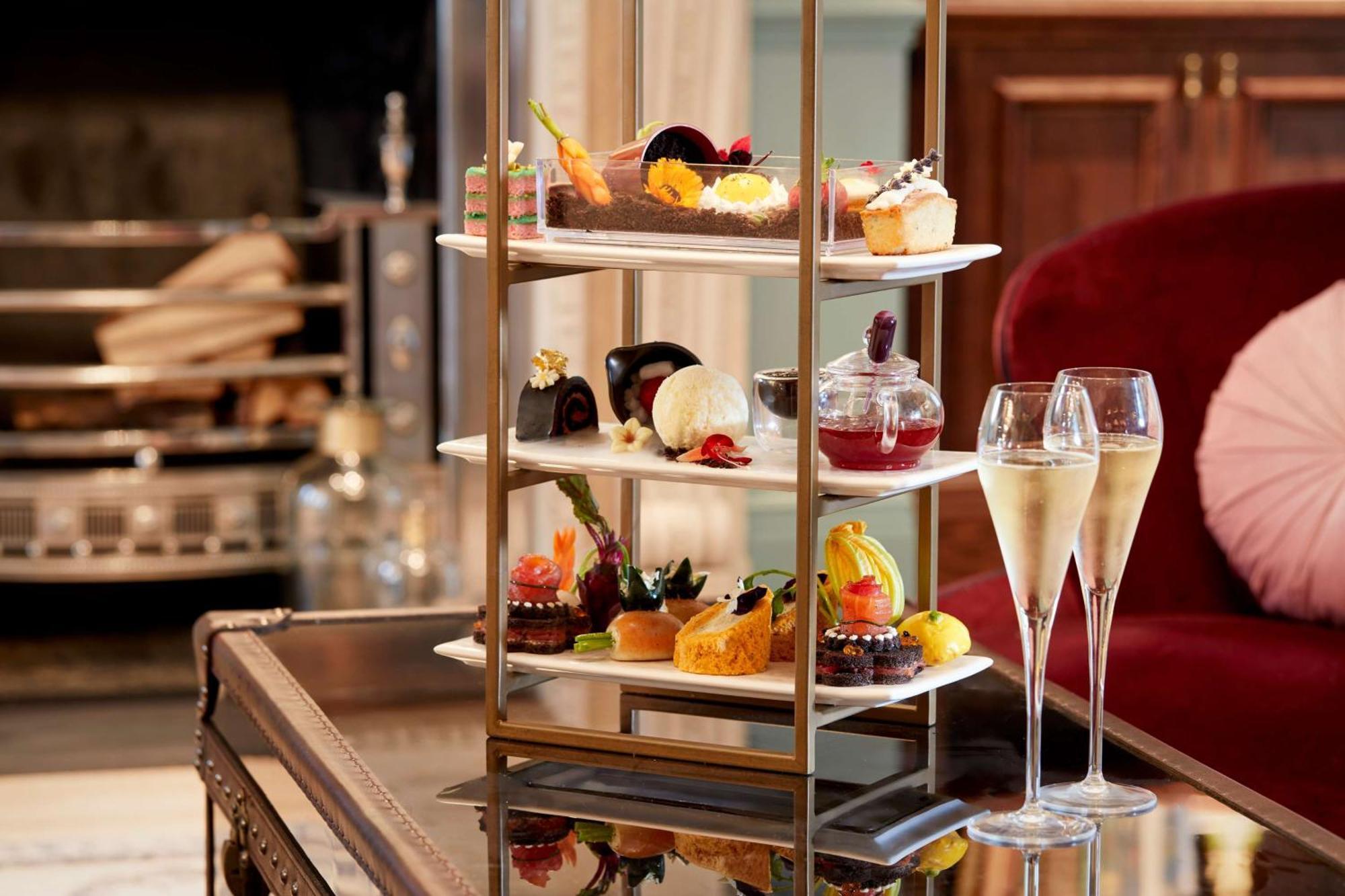 100 Queen'S Gate Hotel London, Curio Collection By Hilton Londres Facilidades foto Afternoon tea at the Mandarin Oriental, London