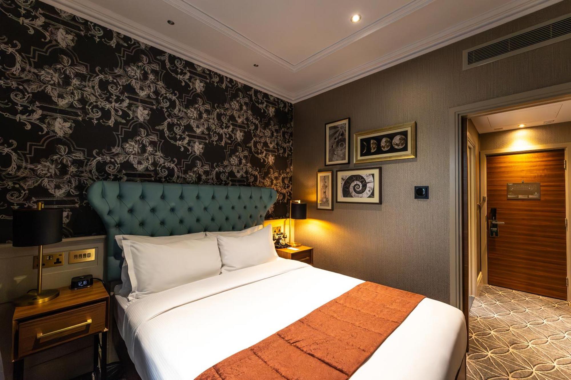 100 Queen'S Gate Hotel London, Curio Collection By Hilton Londres Exterior foto Deluxe Room