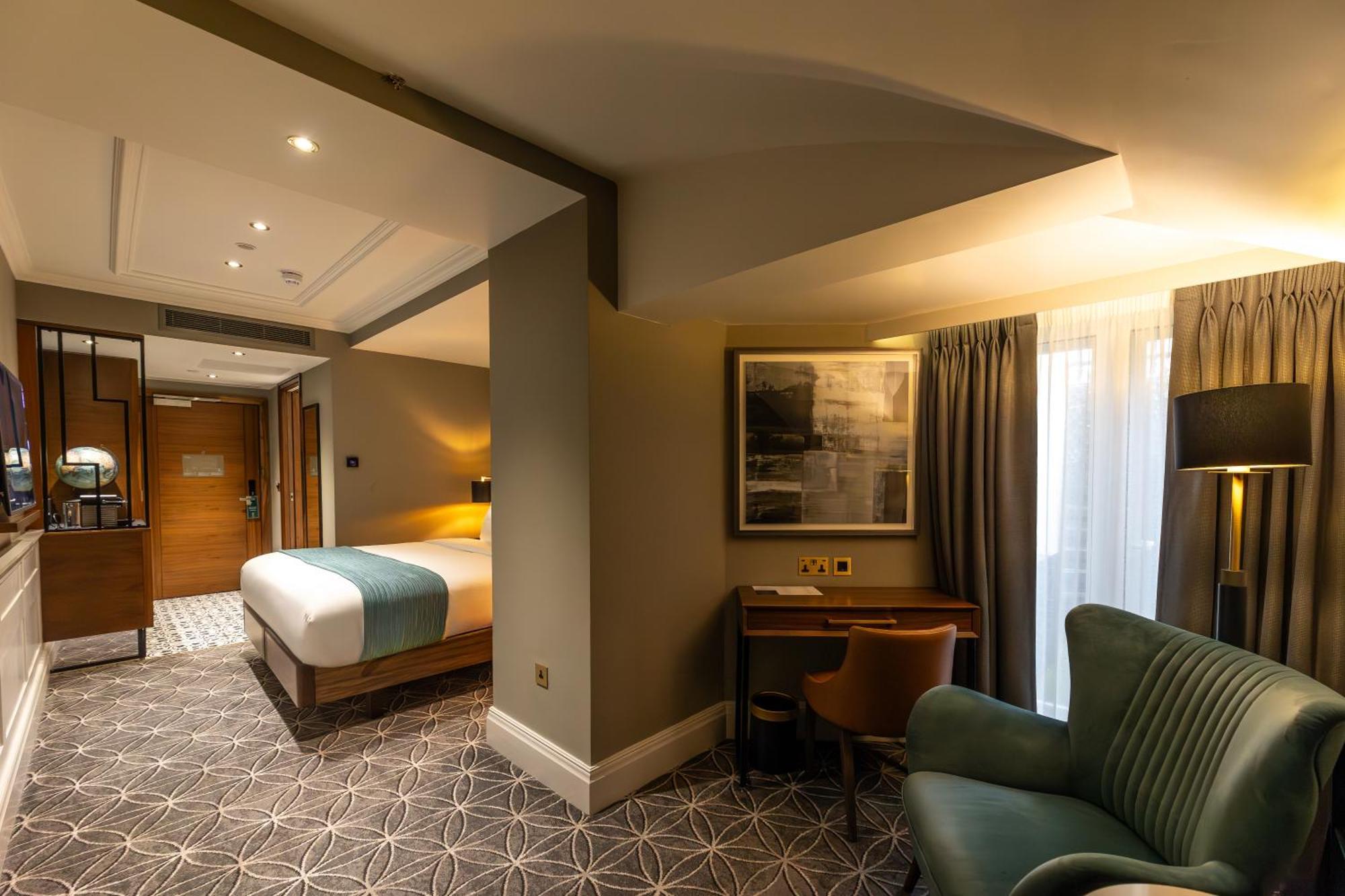 100 Queen'S Gate Hotel London, Curio Collection By Hilton Londres Exterior foto A suite at the hotel